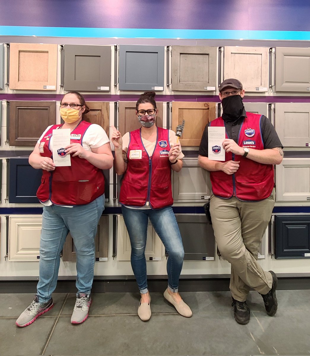 Awarded our Specialists some red stars for SMART service, Kristy in Home Decor and Mike in Flooring. @CramerJenell <a href="/AndrewsP26/">Paul Andrews</a> <a href="/JaneenV_HRBP/">Janeen Valdes</a> @