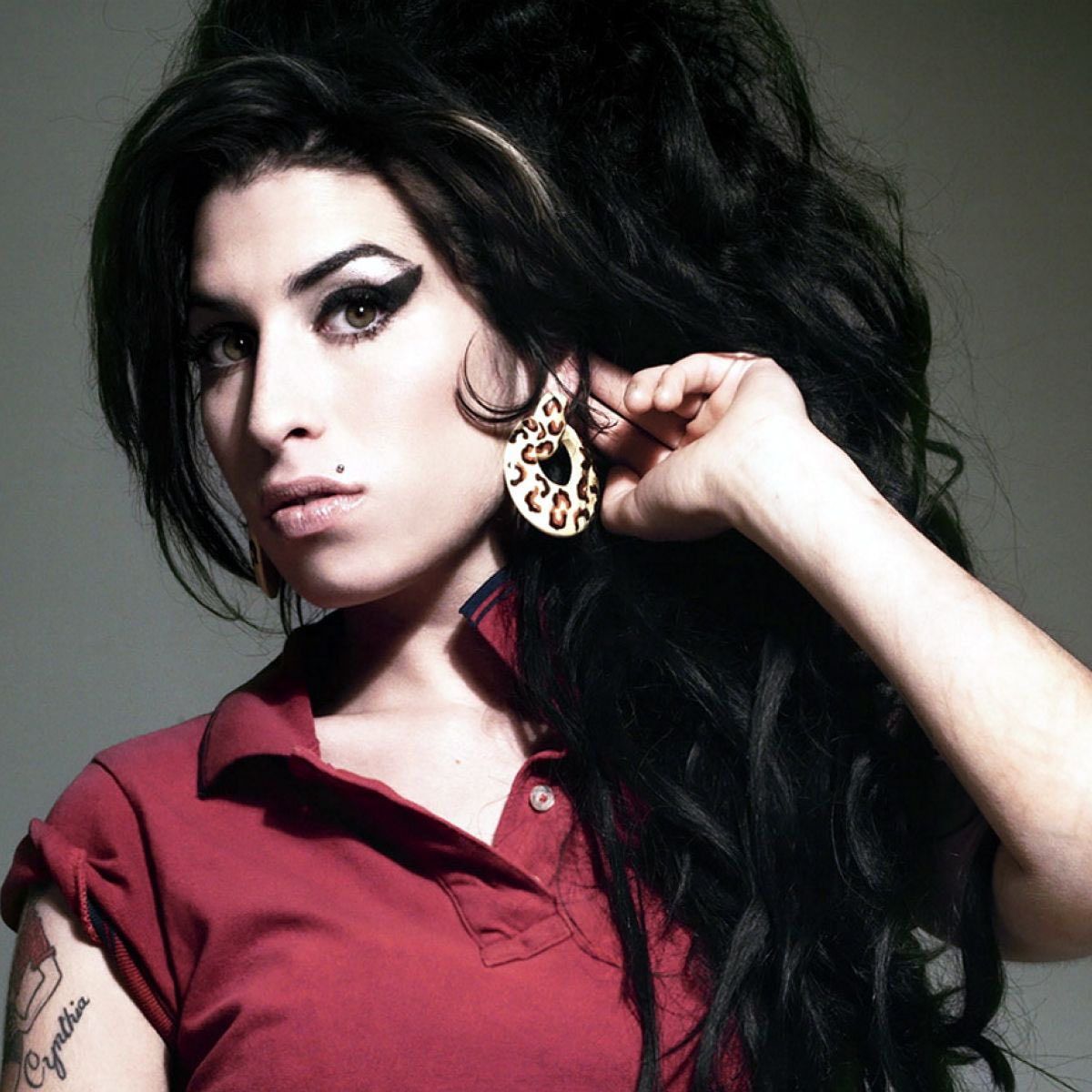 Today would ve been the 38th birthday of the iconic Amy Winehouse.

Happy Birthday, Amy. 

 