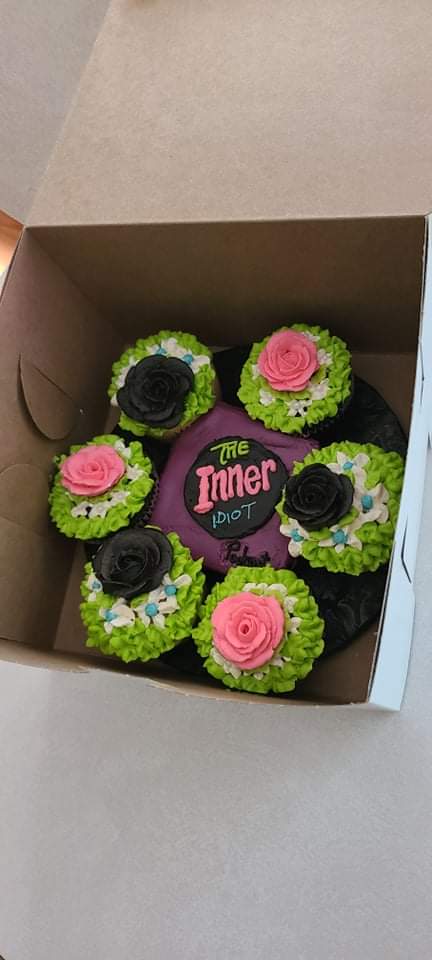 IdiotInner's tweet photo. Fan made cupcake anyone? Does this mean we made it? https://t.co/OeRBJtgxRr