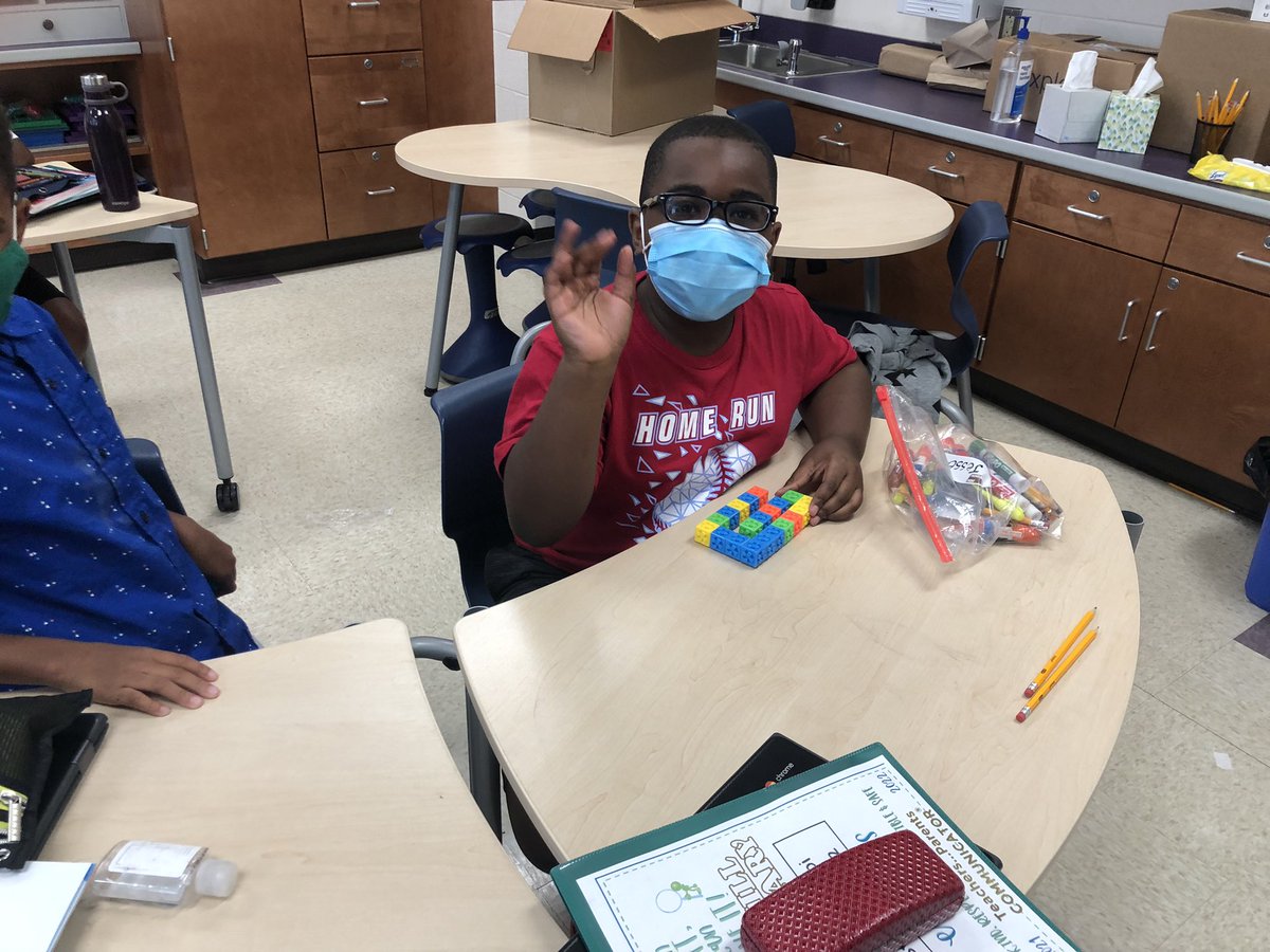 williamsonlmes's tweet photo. Students used omnifix cubes to build rectangular prisms with a volume of 24. They worked with partners to find as many configurations as possible and wrote their findings on the board! @LyonsMill https://t.co/Z0csGLXQRY