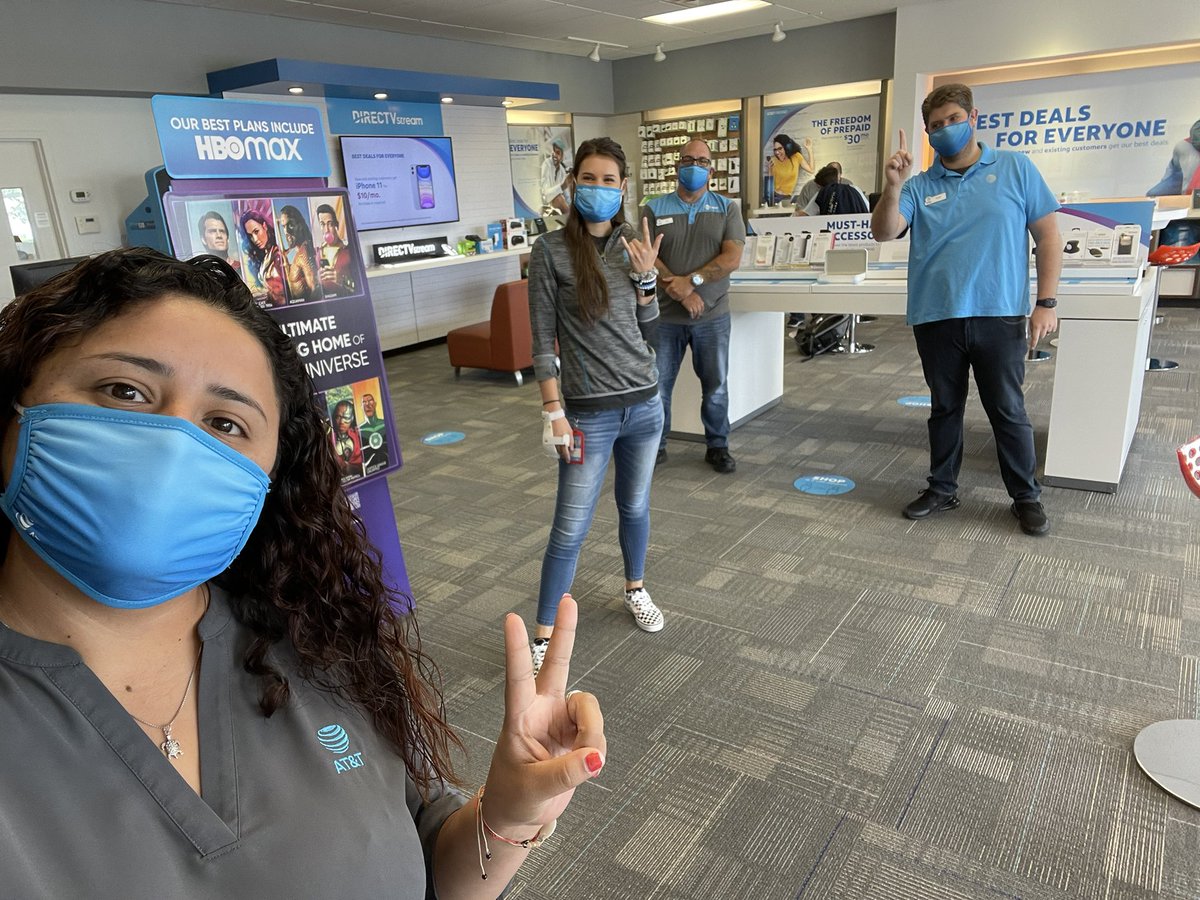 SpringHillATT's tweet image. Just finished an awesome store visit with our amazing business partner @carmenross06. Thank you for taking some time to meet and help our new hire CRUsh some small business!!! #FLAwless #OneFLA #allGAsnobreaks #newhire