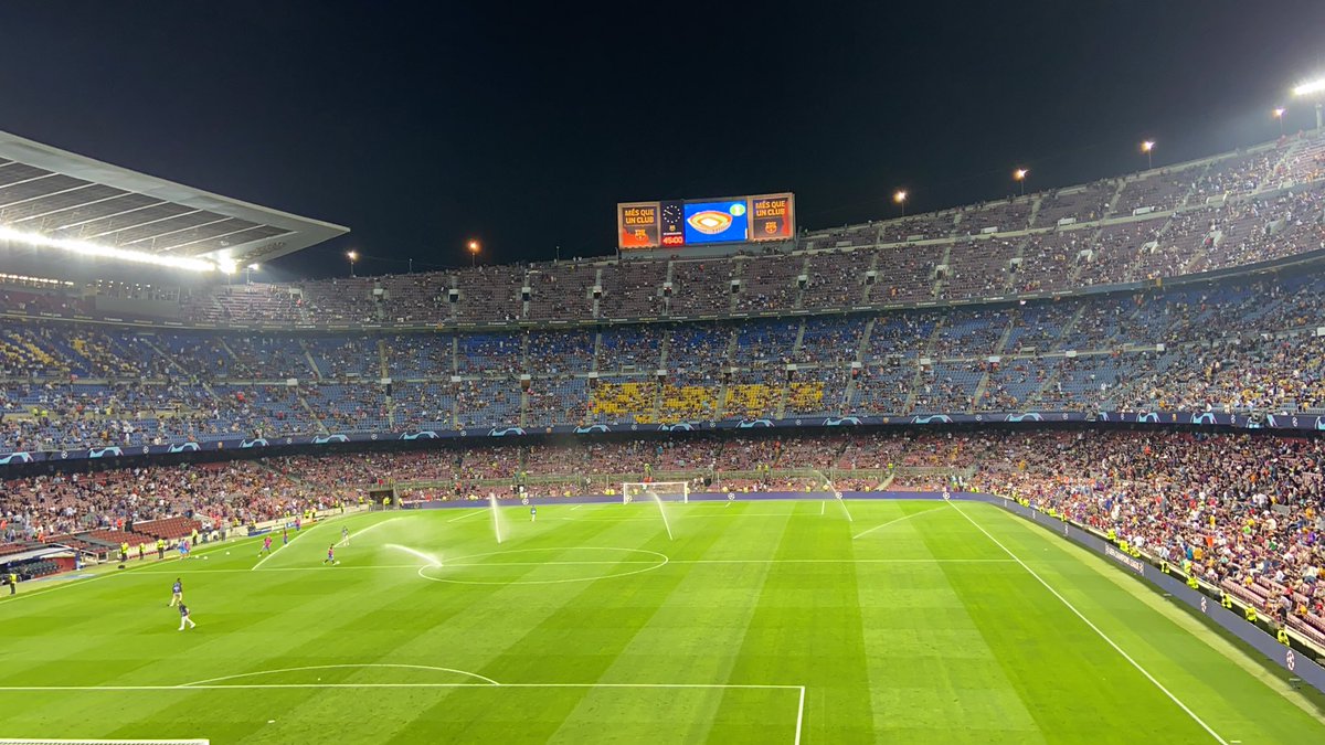 muletmerce's tweet photo. mitja part de reflexió. El públic ni animem perquè no reconeixem aquest #barça tant poruc i defensiu. 
Des de quan no volem la pilota ni sabem fer un passi a l’espai o vertical? 
#ChampionsLeague #FCBlive #latdp #FCBarcelona https://t.co/Od1ACnqaQQ