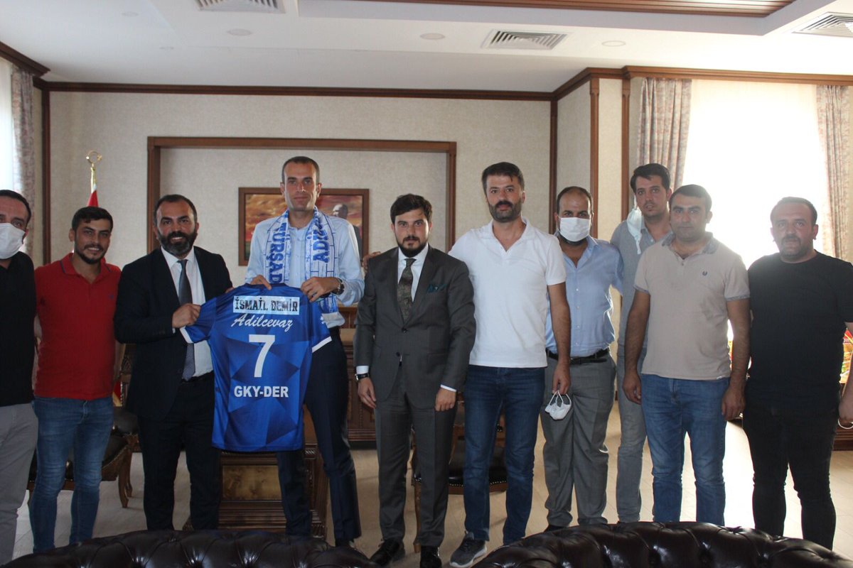 tursadsk's tweet photo. Adilcevaz İlçemize yeni atanan Kaymakamımız Sn. İsmail Demir'i ziyaret edip adına düzenlenmiş formamızı kendisine takdim ettik. 
Nezaketi ve misafirperverliği için kendisine teşekkür eder, yeni görevinin ilçemize ve kendisine hayırlı olmasını temenni ederiz. https://t.co/ayq1NeILds