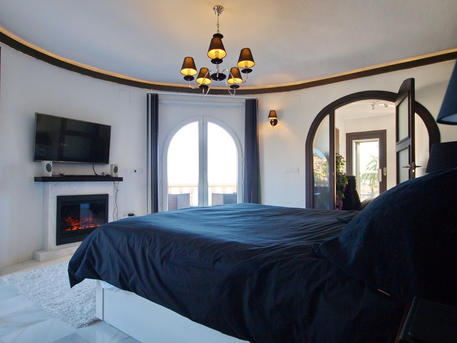 Saveene's tweet image. There are 3 bedrooms a bunkbed in one of the bedrooms, a king size bed in another and a queen size bed in the third bedroom.All bathrooms come equipped with a shower
bit.ly/3fWOdjP
#Saveene #Javea #Xabia #Spain #CostaBlanca #villa #comfort #accommodation #pool #beachtime