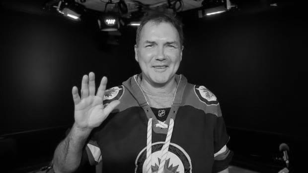 NHLJets's tweet image. The Winnipeg Jets would like to offer our heartfelt condolences to the family, friends, and fans of legendary comedian, Norm Macdonald.

He will be greatly missed by all 🤍💙

(📷Fabiola Carletti/CBC)