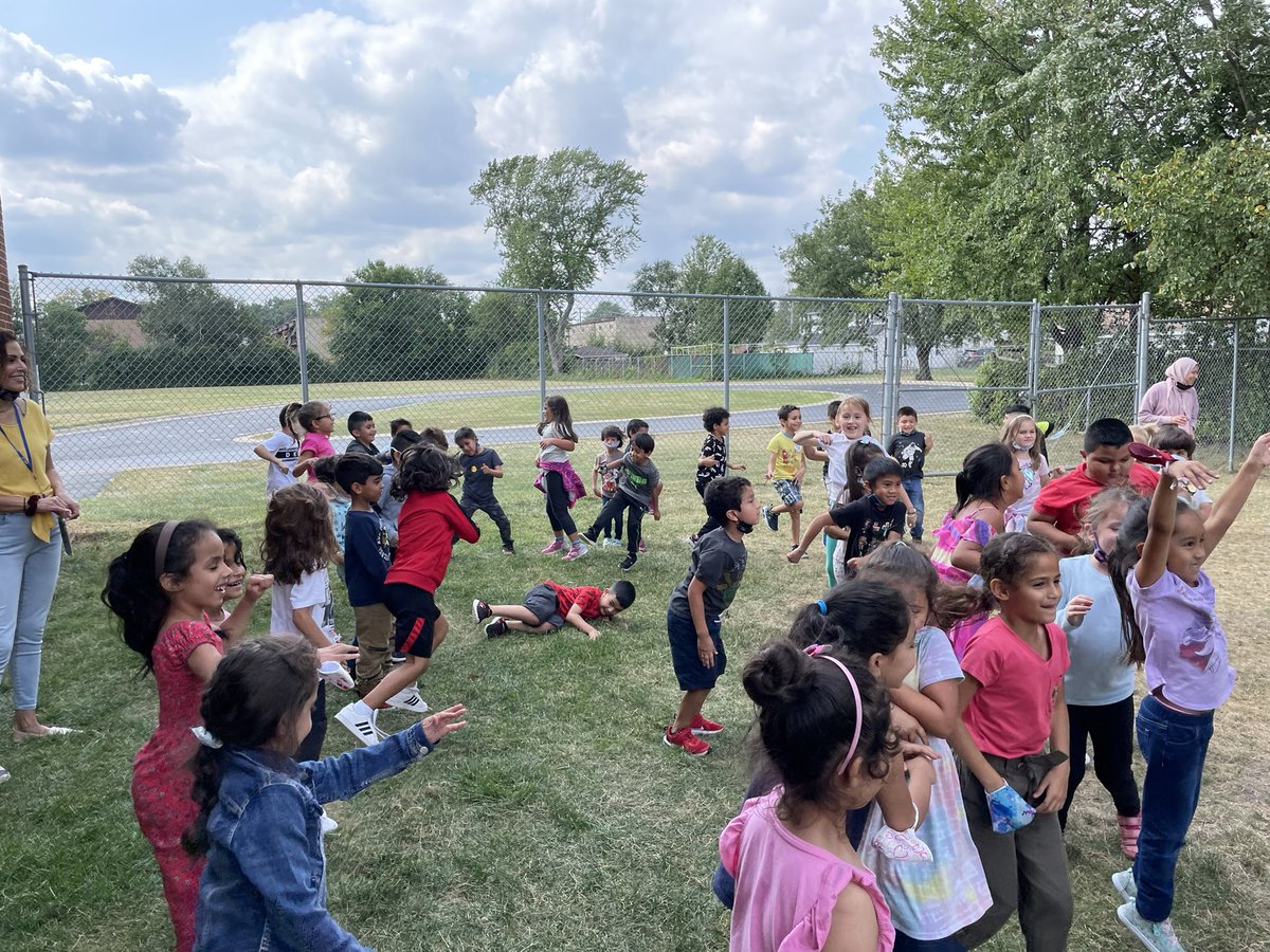 MrBoamNPD117's tweet photo. First PBIS Dance Party of the year was fun. 💃🏼🕺🏼 https://t.co/MsOc4GrmHX