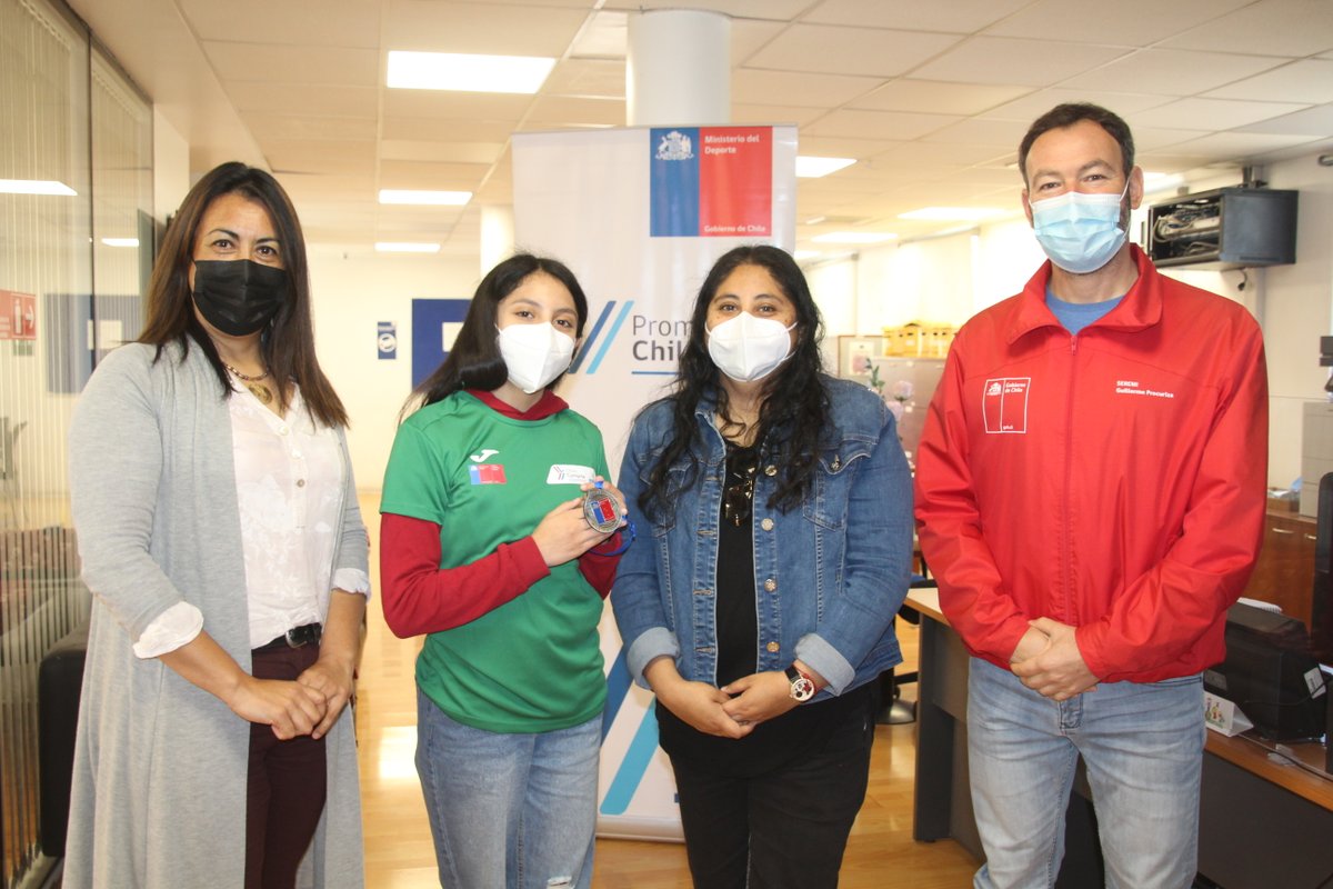 MindepAtacama's tweet photo. Seremi @MindepAtacama @procuriza y Dir. Reg. IND, Maritza Vera, reconocieron a gimnasta copiapina Martina Espejo Jeraldo, que se prepara para el Sudamericano de Cali, Colombia, (2- 8 nov.) donde competirá en la modalidad de conjunto.

¡Mucho éxito Martina! https://t.co/bM97wBmcHR