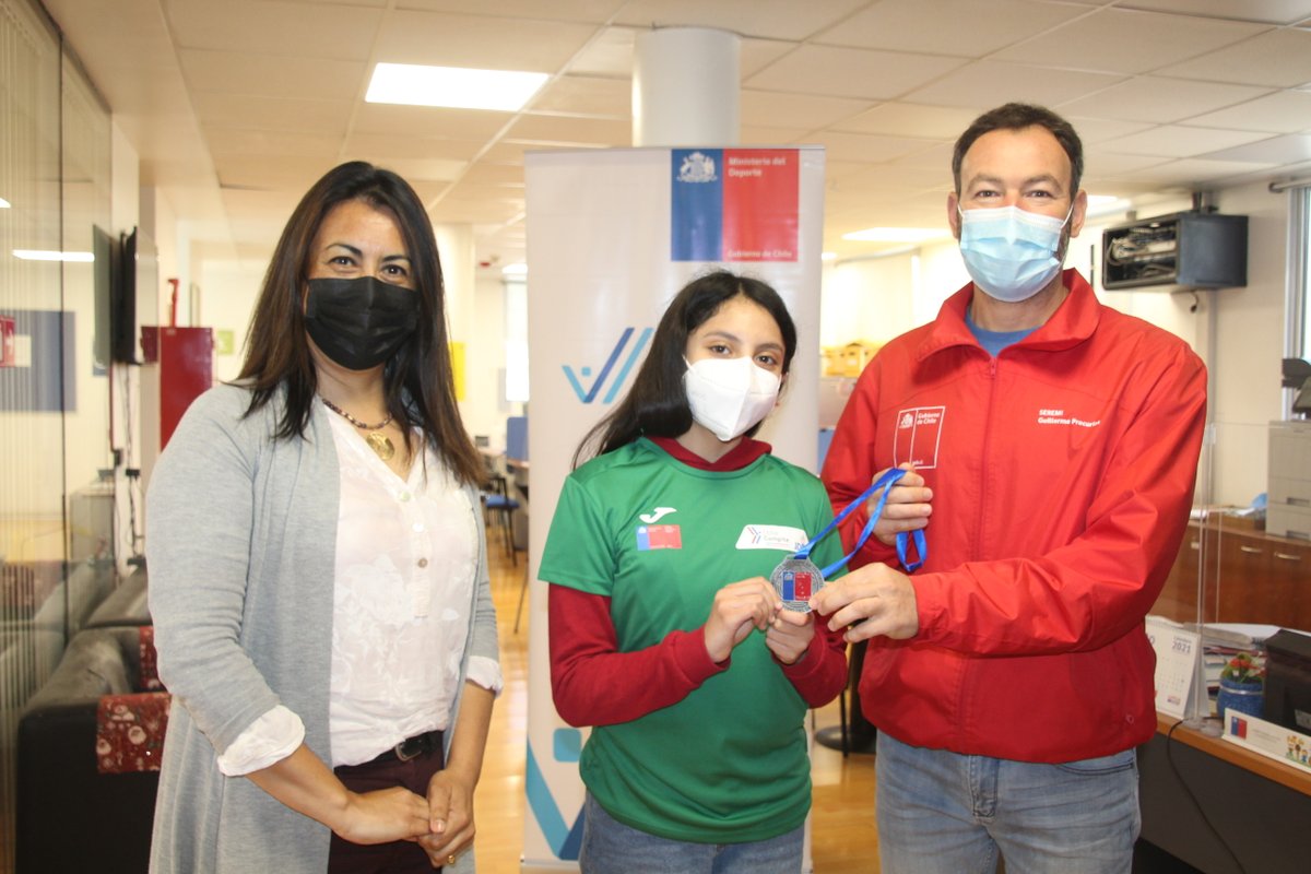 MindepAtacama's tweet photo. Seremi @MindepAtacama @procuriza y Dir. Reg. IND, Maritza Vera, reconocieron a gimnasta copiapina Martina Espejo Jeraldo, que se prepara para el Sudamericano de Cali, Colombia, (2- 8 nov.) donde competirá en la modalidad de conjunto.

¡Mucho éxito Martina! https://t.co/bM97wBmcHR