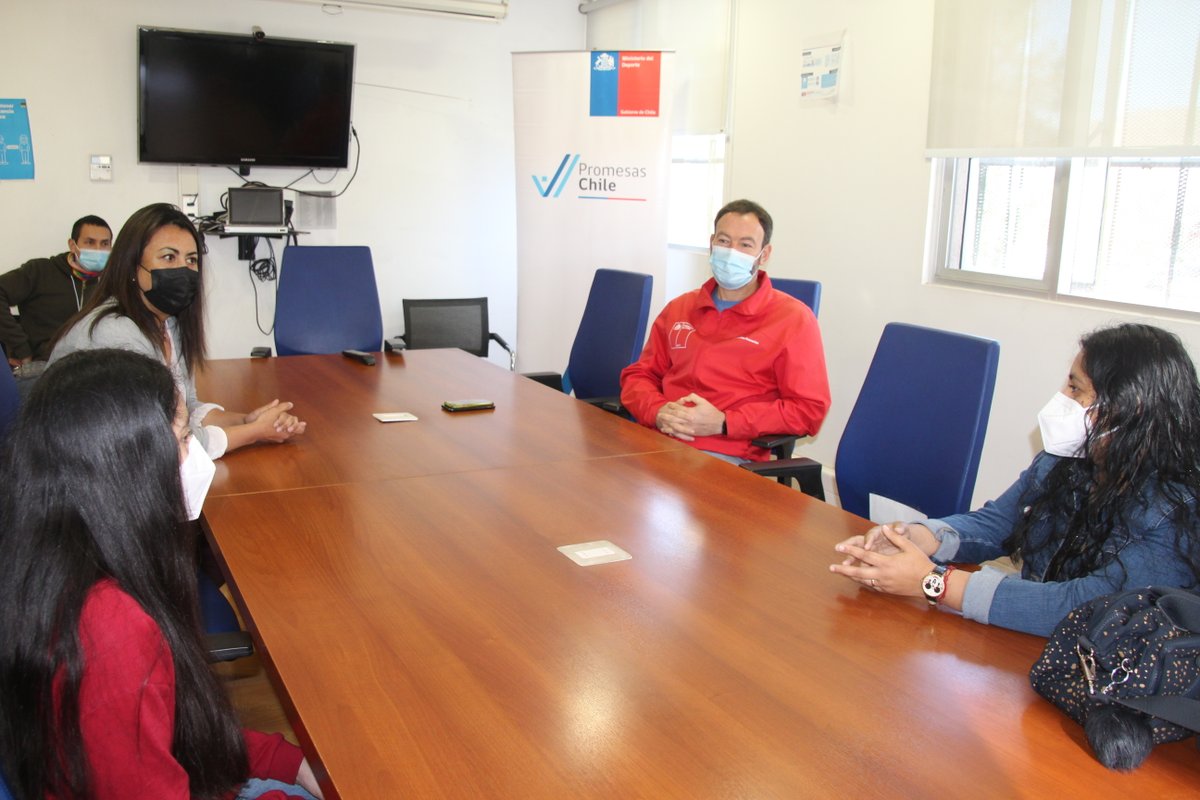MindepAtacama's tweet photo. Seremi @MindepAtacama @procuriza y Dir. Reg. IND, Maritza Vera, reconocieron a gimnasta copiapina Martina Espejo Jeraldo, que se prepara para el Sudamericano de Cali, Colombia, (2- 8 nov.) donde competirá en la modalidad de conjunto.

¡Mucho éxito Martina! https://t.co/bM97wBmcHR