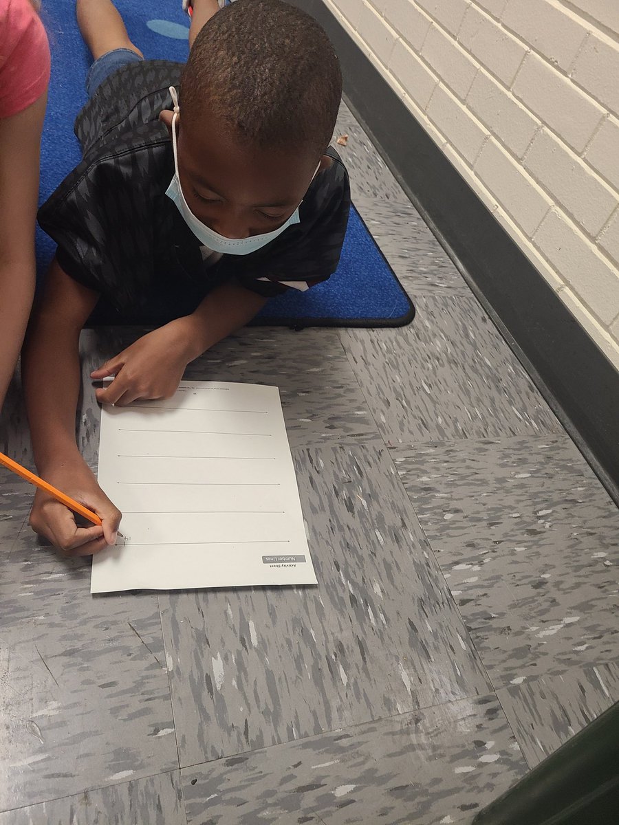 hgpounders's tweet photo. Decomposing numbers to make a ten to subtract in @ricarwilliams room today! Impressive thinking happening today!  #numberlines #numberpaths #tenframes #discourse #fcslearn @WeedenElem https://t.co/SX6FbVZ9re