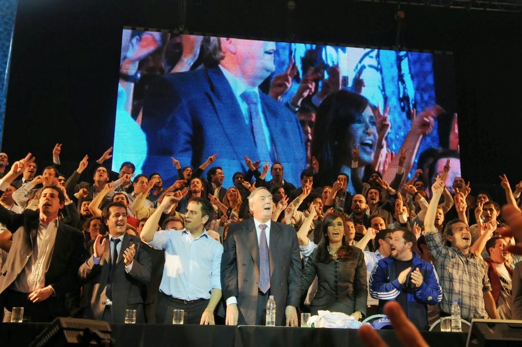 wadodecorrido's tweet photo. “Salgan y den una demostración de conciencia popular. No se queden esperando un milagro. Luchen, porque vienen por sus sueños y por el futuro de la Patria". NK https://t.co/4BUGxhitso