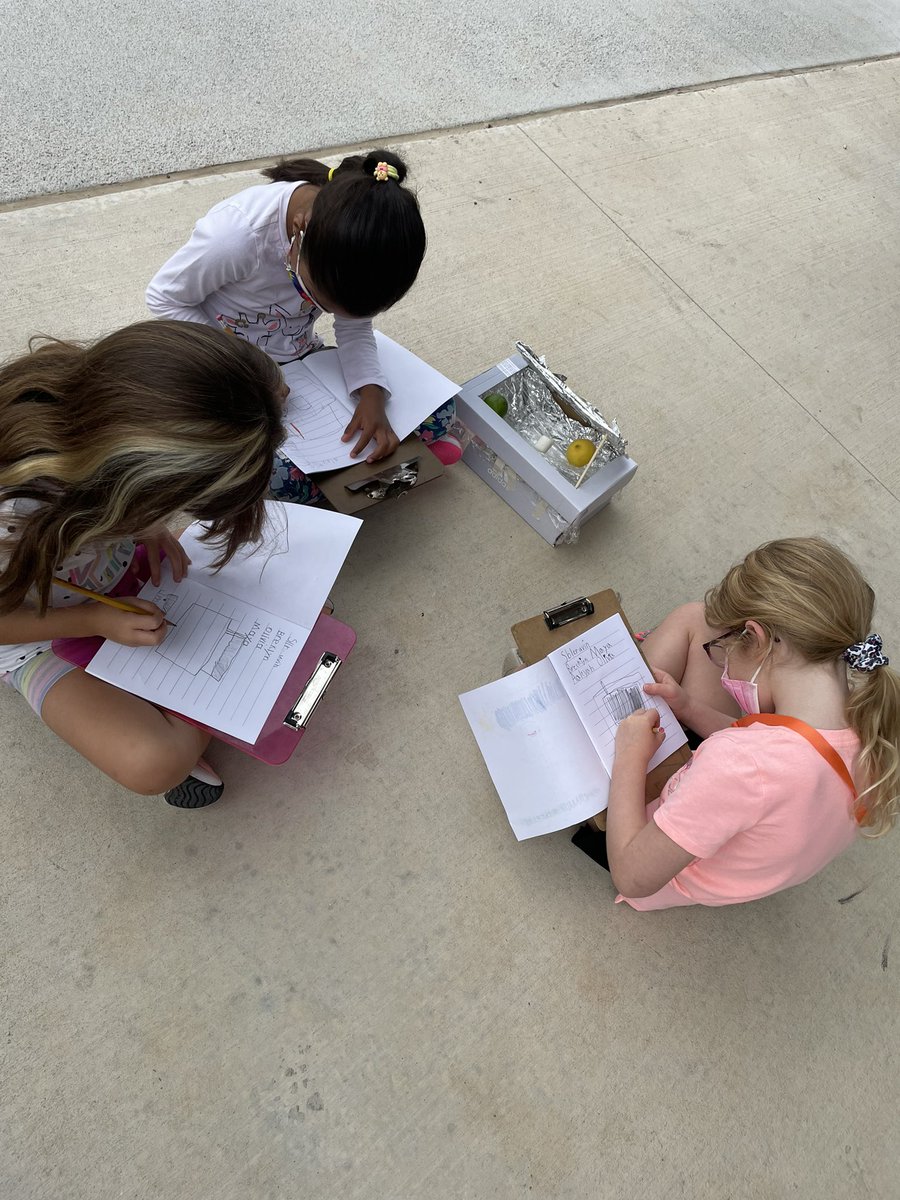 delos_Angie's tweet photo. Collaboration &amp; observing at its finest in first grade! They did an incredible job creating their solar ovens, bringing different objects to put inside and now we are observing them. I love these innovators! #NTtrailblazers @TarvinES #firstgradescientist https://t.co/ceQseXWgfl