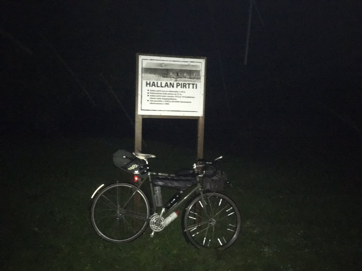 Seinpost_J's tweet photo. For the record, CP2 Halla this morning. It was so dark, cold and wet that even the blinking control lights at the railway crossing filled me with warmth and consolation. #ruska2021 https://t.co/edBB4aEUVs
