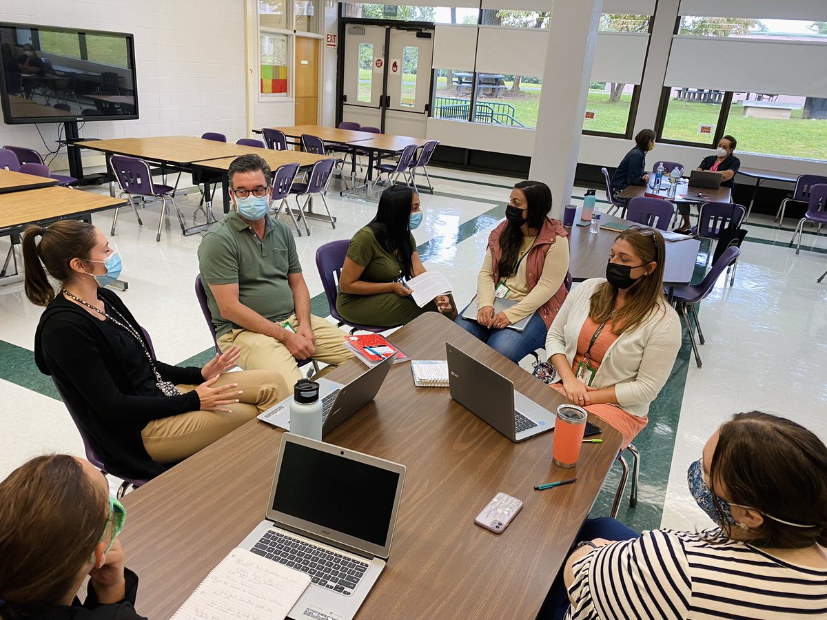 teachandknit's tweet photo. New Teacher Institute Kickstart - Building strong relationships with our students, colleagues, and families. @teacherwarrior1 @GreenburghCSD https://t.co/eBkhCC0al8