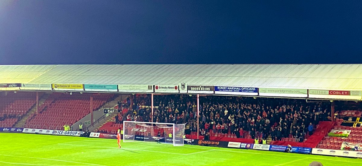 An incredible away following with over 500 @Wrexham_AFC travelling to Grimsby tonight 👏🏽 #WxmAFC 🔴⚪️