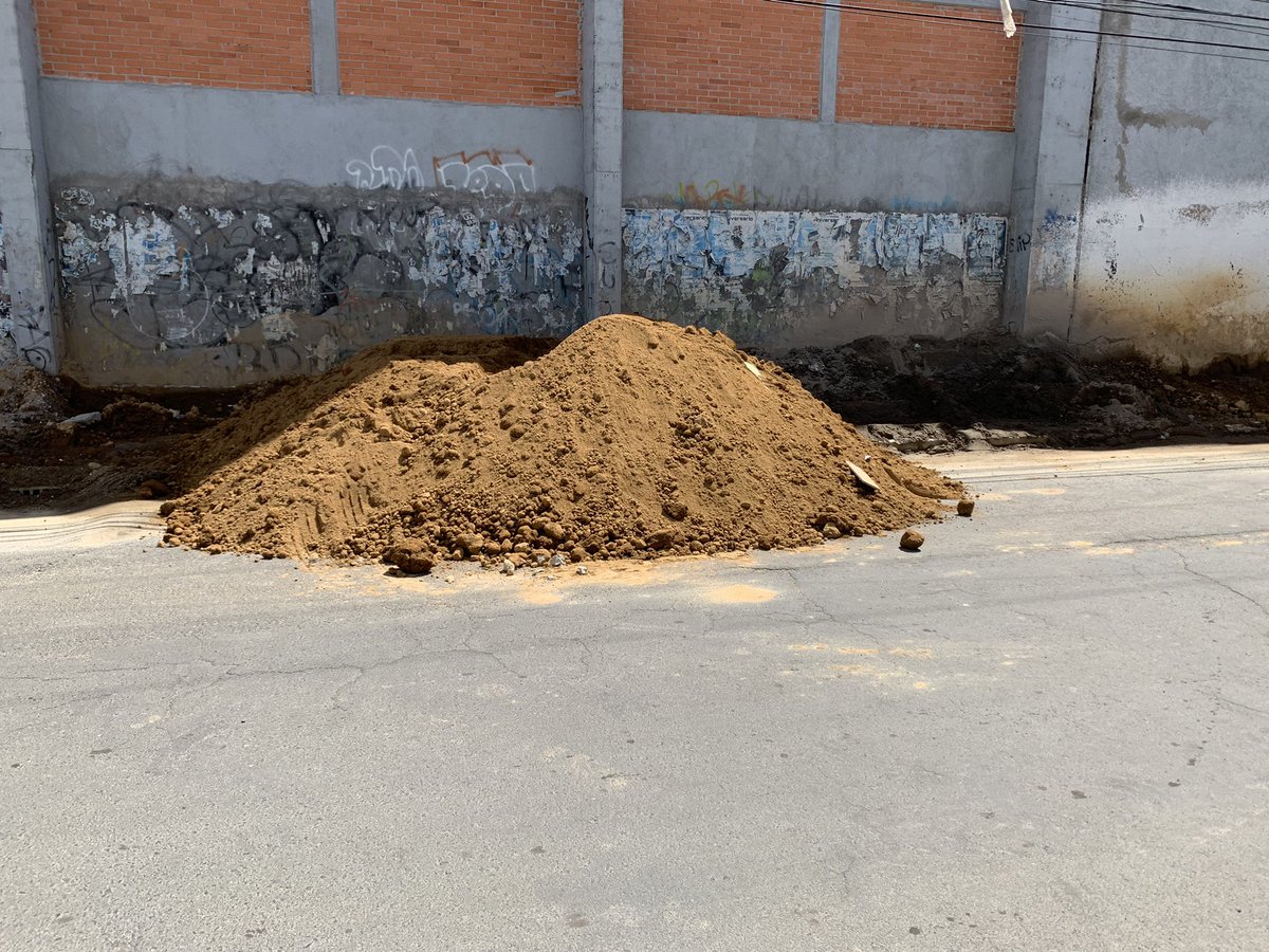 chuchopaco's tweet photo. @Alc_Iztapalapa @ClaraBrugadaM por favor nos pueden ayudar con el retiro de arena en la calle Miguel Hidalgo en Santa Cruz Meyehualco, entre Maurilio Mejía y Guadalupe Victoria https://t.co/uBExaBilZy