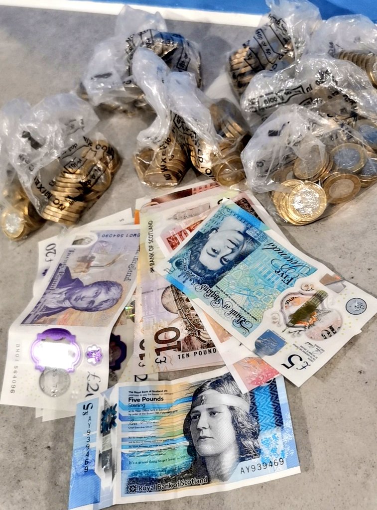 Z1GirlsGroup's tweet photo. Bills, Bills, Bills! was our topic of discussion tonight. Thank you @GYT_Gail for working with the girls to plan out their essential and luxury spends; there certainly was some interesting discussions π€π #NoMoreNightsOut #GetSaving https://t.co/5J7i3D5mCX