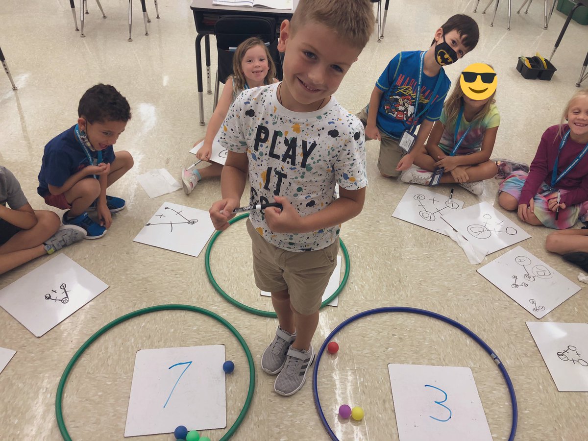 Ms_Coopek1's tweet photo. Connecting addition and subtraction with a bond! @pmepelicans #ccpsfamily https://t.co/0g5uKEPtda