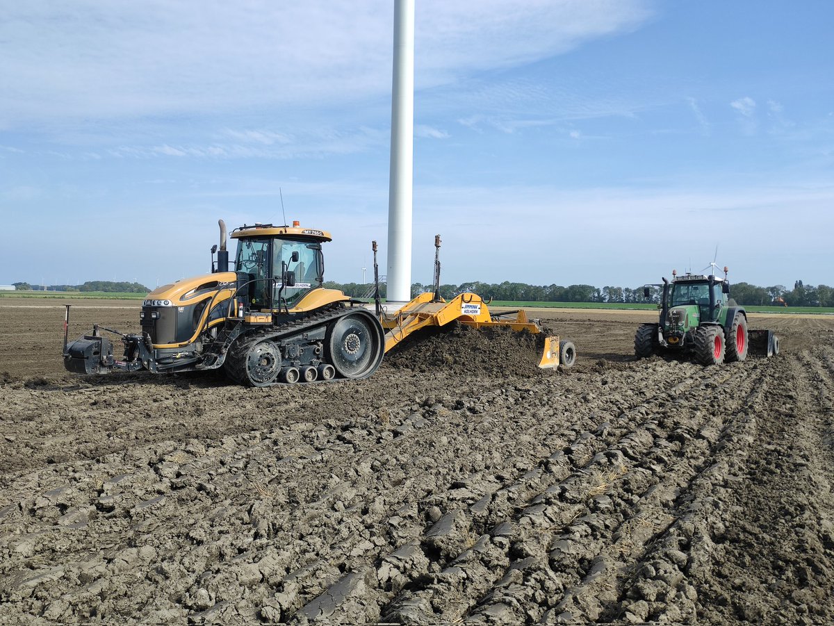 Dankzij de hulp uit onverwachte hoek. Toch mooi klaar gekregen voor de regen.