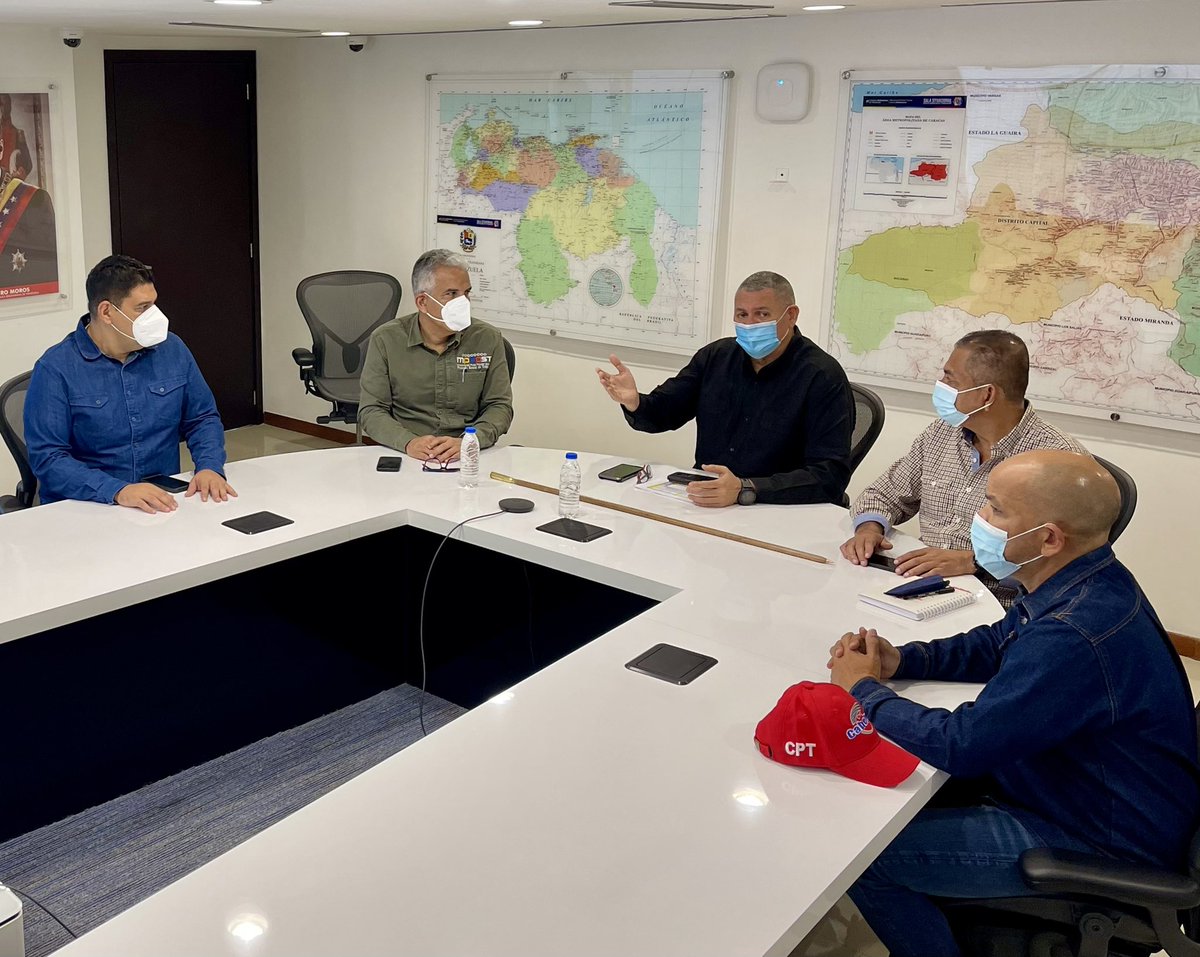 amarcanopsuv's tweet image. Hoy estuvimos en dos extraordinarios encuentros de trabajo para en fortalecimiento y atención de los CLAP y de Barrio Nuevo Barrio Tricolor en nuestro estado Bolívar @NicolasMaduro @TareckPSUV @dcabellor un solo gobierno JUNTOS HACEMOS MÁS @LealTelleria @BarrioTricolor