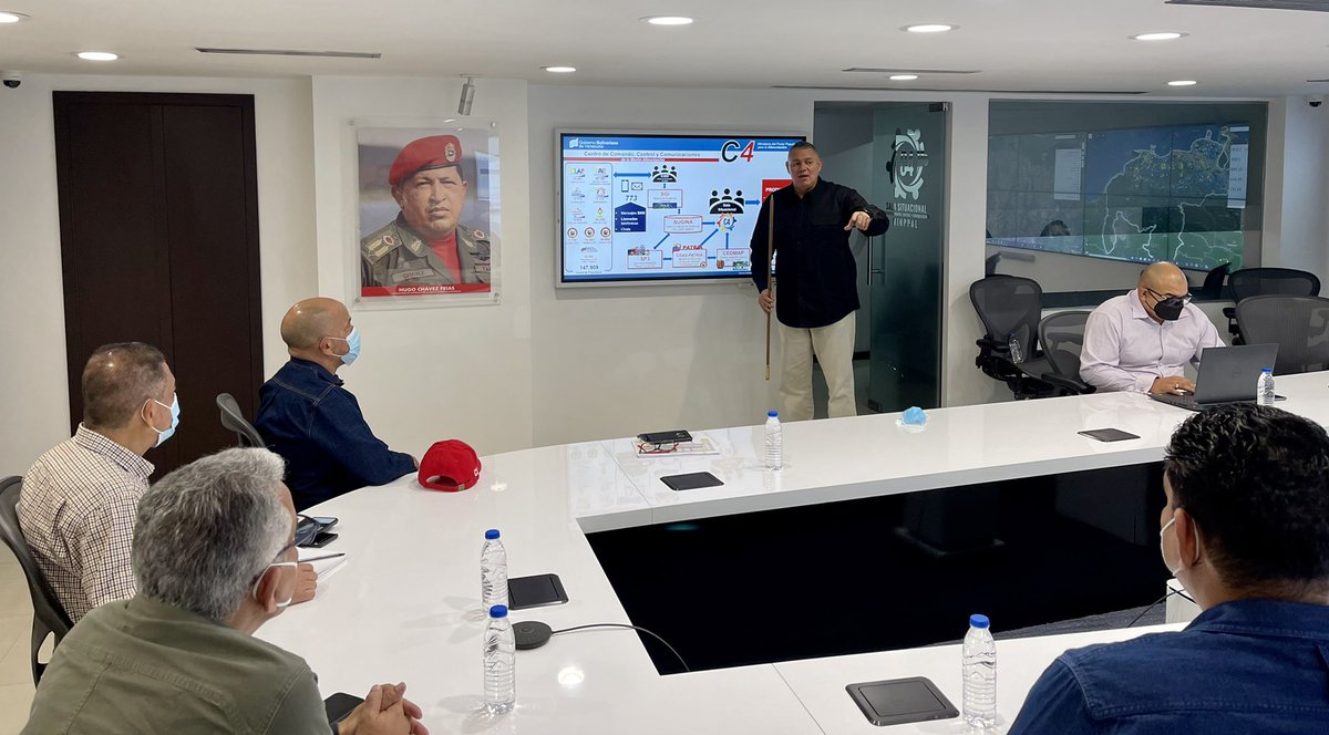 amarcanopsuv's tweet image. Hoy estuvimos en dos extraordinarios encuentros de trabajo para en fortalecimiento y atención de los CLAP y de Barrio Nuevo Barrio Tricolor en nuestro estado Bolívar @NicolasMaduro @TareckPSUV @dcabellor un solo gobierno JUNTOS HACEMOS MÁS @LealTelleria @BarrioTricolor