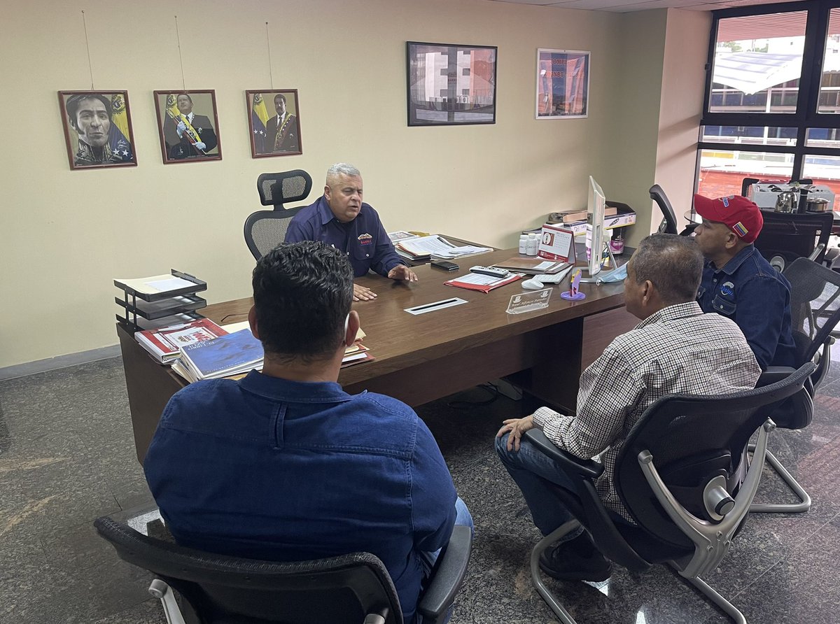 amarcanopsuv's tweet image. Hoy estuvimos en dos extraordinarios encuentros de trabajo para en fortalecimiento y atención de los CLAP y de Barrio Nuevo Barrio Tricolor en nuestro estado Bolívar @NicolasMaduro @TareckPSUV @dcabellor un solo gobierno JUNTOS HACEMOS MÁS @LealTelleria @BarrioTricolor