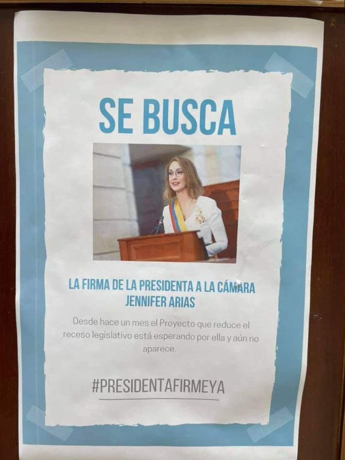 JuanPabloCalvas's tweet image. 🚨Si usted considera que los Congresistas deben reducir sus vacaciones (que son de 4 meses al año) ayúdeme dándole RT a este mensaje a ver si la presidente de la Cámara @JenniferAriasF  ñdeja avanzar el proyecto🚨