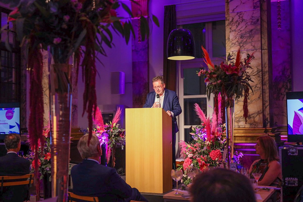 rudivervoort's tweet photo. Je remercie vivement nos partenaires de leurs efforts pour relancer le tourisme d’affaires à Bruxelles. Leur contribution à la promotion de #Bruxelles et son statut de destination MICE internationale est sans égal ! @visitbrussels #BeAmbassador https://t.co/hFHPrQFFD2