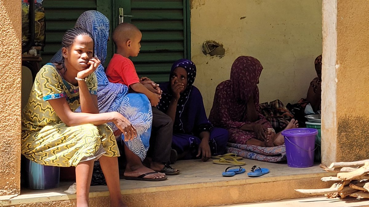 OCHA_Mali's tweet image. Nécessité de relocaliser avant la rentrée scolaire (octobre), les 95 ménages déplacés vivant ds une école à #Ségou, suivi d&apos;octroi d&apos;abris adaptés &amp;amp; un accès aux services sociaux de base. Ceux qui aspirent à vivre ds la région doivent être accompagnés avec des #SolutionsDurables