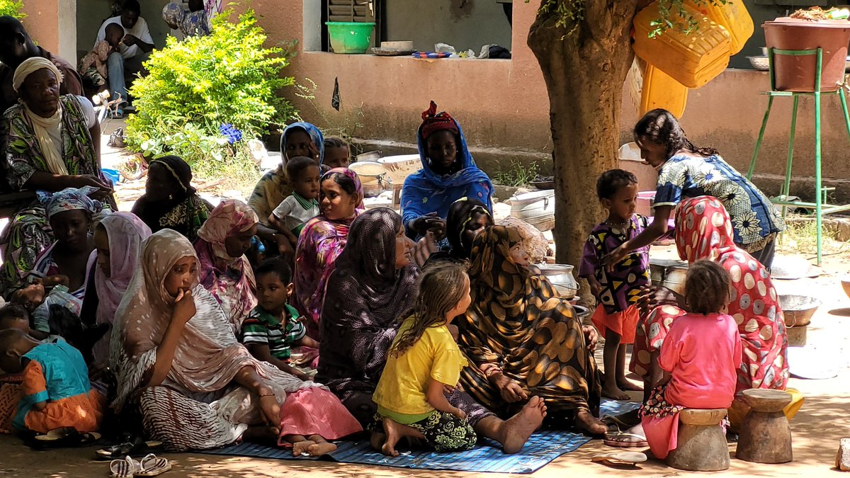 OCHA_Mali's tweet image. Nécessité de relocaliser avant la rentrée scolaire (octobre), les 95 ménages déplacés vivant ds une école à #Ségou, suivi d&apos;octroi d&apos;abris adaptés &amp;amp; un accès aux services sociaux de base. Ceux qui aspirent à vivre ds la région doivent être accompagnés avec des #SolutionsDurables