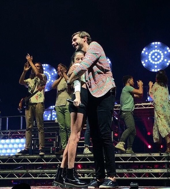 ThrowbacksTini's tweet image. 2 years ago today @TiniStoessel appeared in Alvaro Soler's show and sang ‘La Cintura (Remix) in Berlin, Germany (14th September 2019)