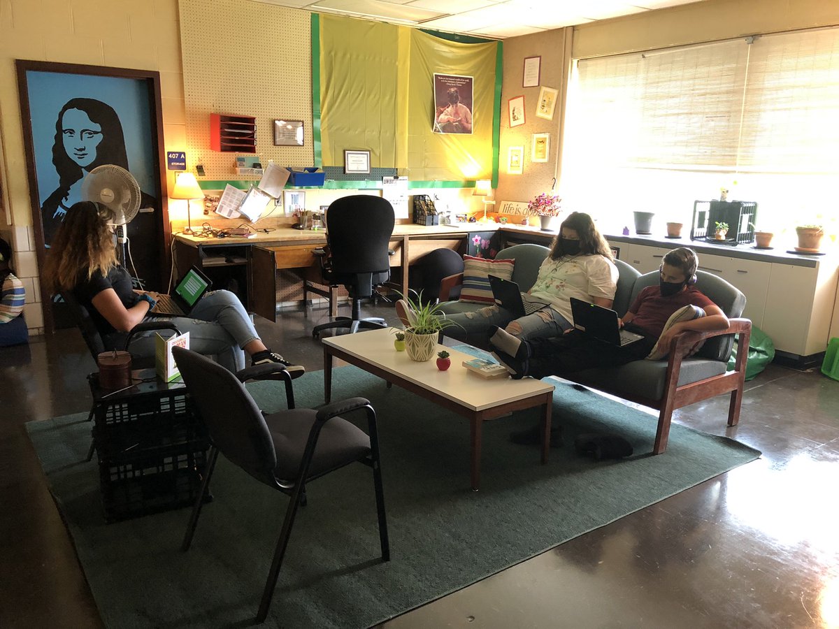paiement33's tweet photo. Iready diagnostic pledges today and time to activate their goals. #gcpride #gcmiddle https://t.co/8Pm98YcFt9