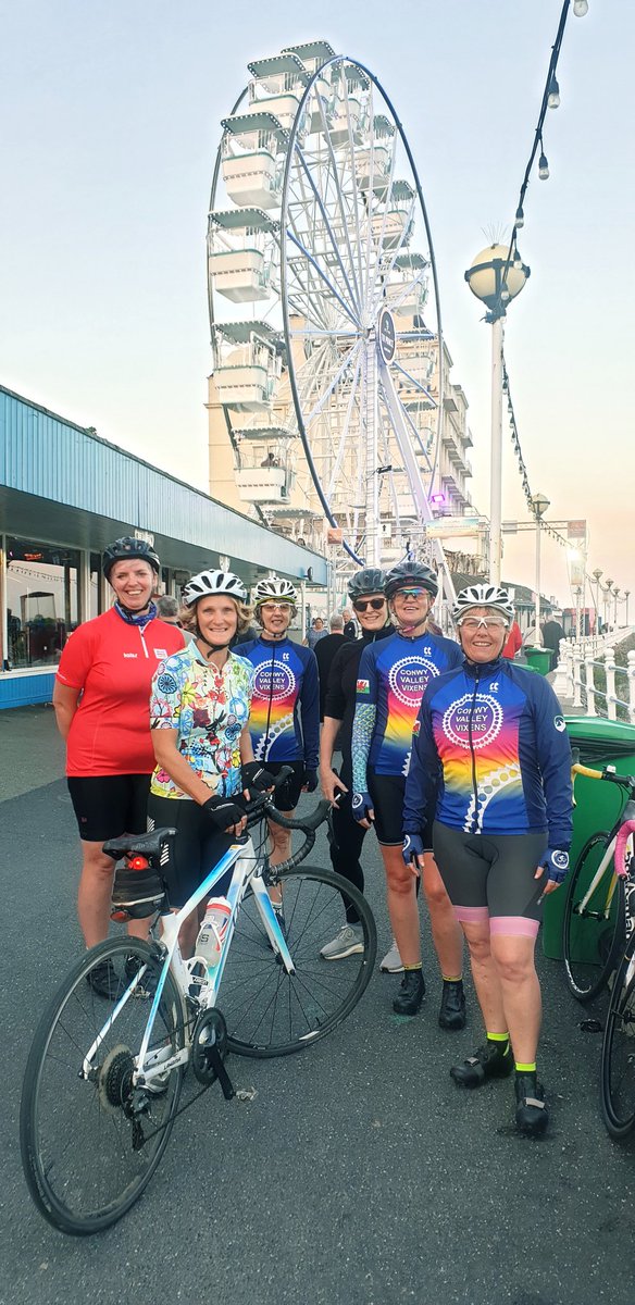 ConwyV's tweet photo. Well done to @zoemarshhughes who took the reigns for her 1st @HSBCUKBreeze as Leader !! What an evening !  @WelshCycling @OnlyNorthWales @NWalesSocial @RideNorthWales @Llandudno_INFO @NorthShorePhoto #llandudno #wales @ItsYourWales @CyclingUK_Wales @visitwales @UKCycleChat https://t.co/0wXaolaUh0