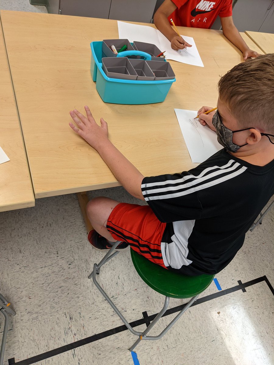 HWES_ArtClass's tweet image. 5th graders working on Blind Contour Line Drawings in Ms. Wilmier&apos;s Art class! #hwesartclass #hwesartists #drawing @HuntersWoodsES