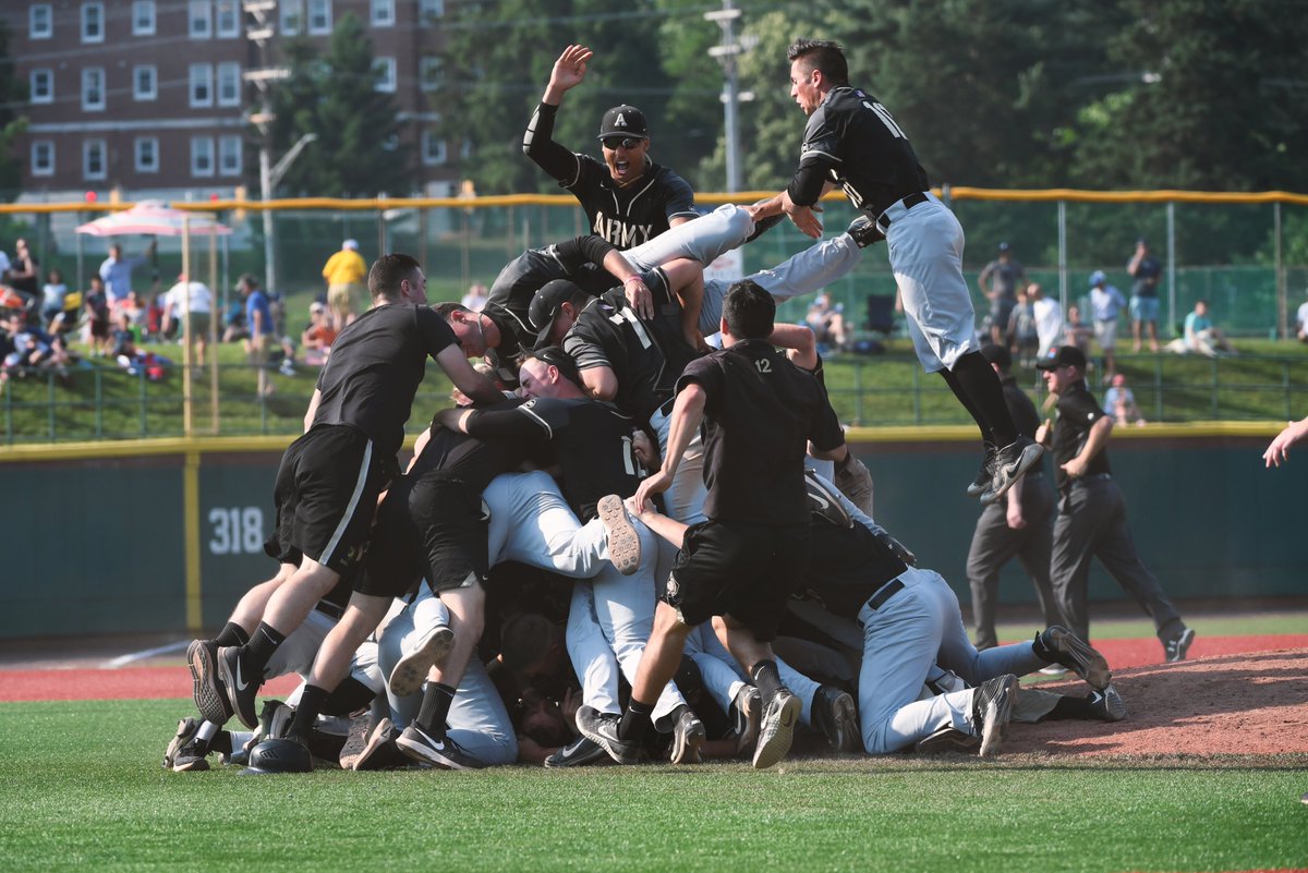 What's your favorite #ThrowbackThursday Championship dogpile? 🤔👑

2012 • 2013 • 2018 • 2019

Cast your votes below ⤵️

#GoArmy 🇺🇸