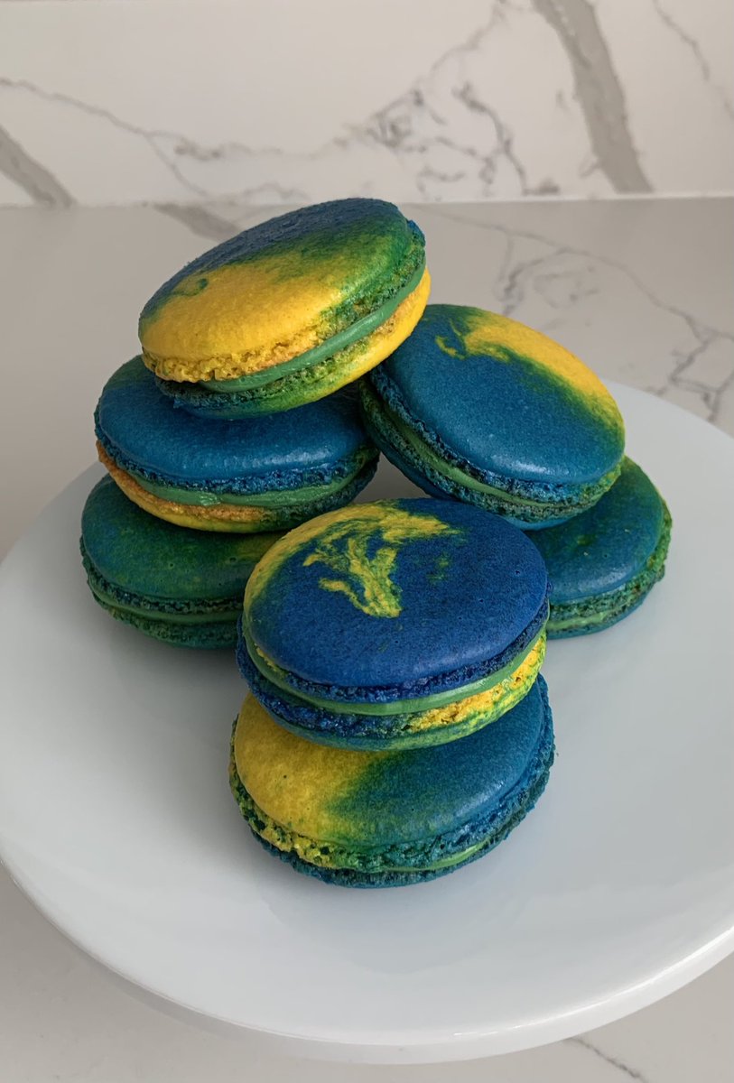 Tie-Dyed Macarons #baking #macaron #patisserie #cookies #cookiedecorating #foodie #edibleart #tiedye