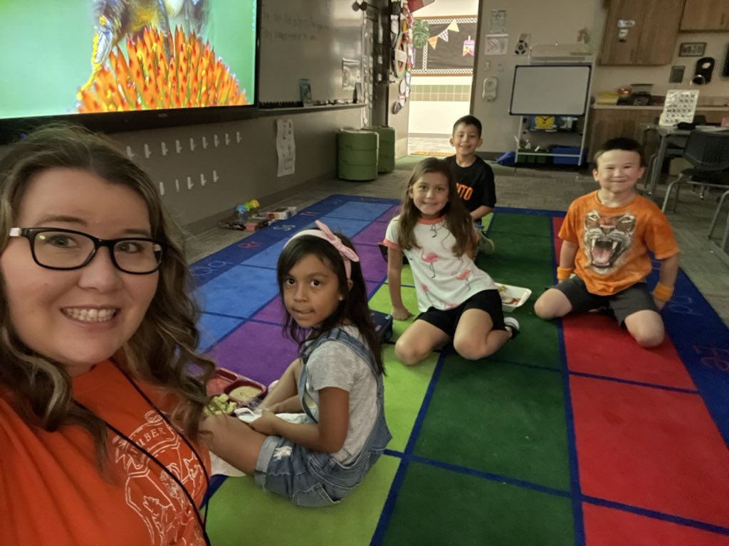 It was a great Monday! Celebrating my Fomento friends for showing our 21 essentials last week. #fomento #housepride #stuberelementary