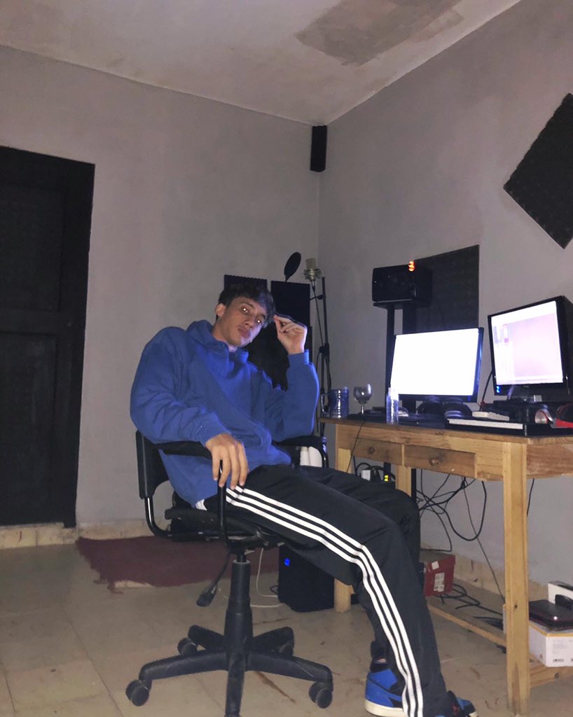 Henrycruzvilla's tweet photo. “El chamaquito q canta”💡 

Esta semana sacó músicaaaa pa romper estén pendientes @rosley09 😍
#flow90 https://t.co/XBYgqgh5Oh