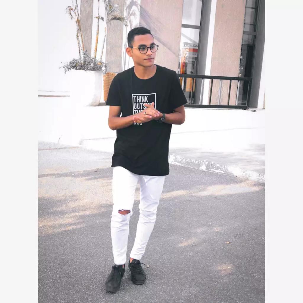 3lyasser_'s tweet photo. #NewProfilePic
افاتار هيقعد سنه زي اللي قبله 😂🖤 https://t.co/8XC0torsvD