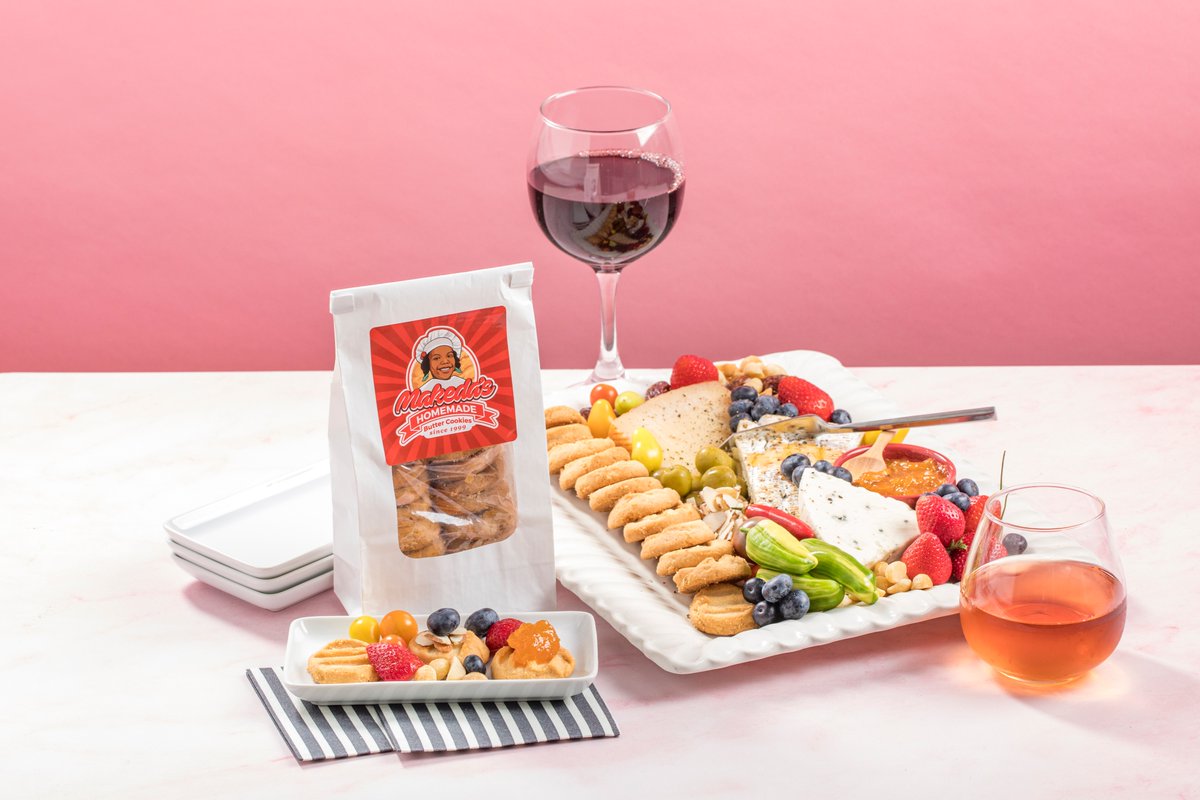 You’ll be the hostess with the mostest when you add Makeda’s cookies to your cheeseboard. They pair perfectly with creamy cheeses, spicy meats, and fresh fruits. Available in The Official Memphis Travel box, The Majority box, and The Mission box. 🧀🍓 #eatlocalbekind