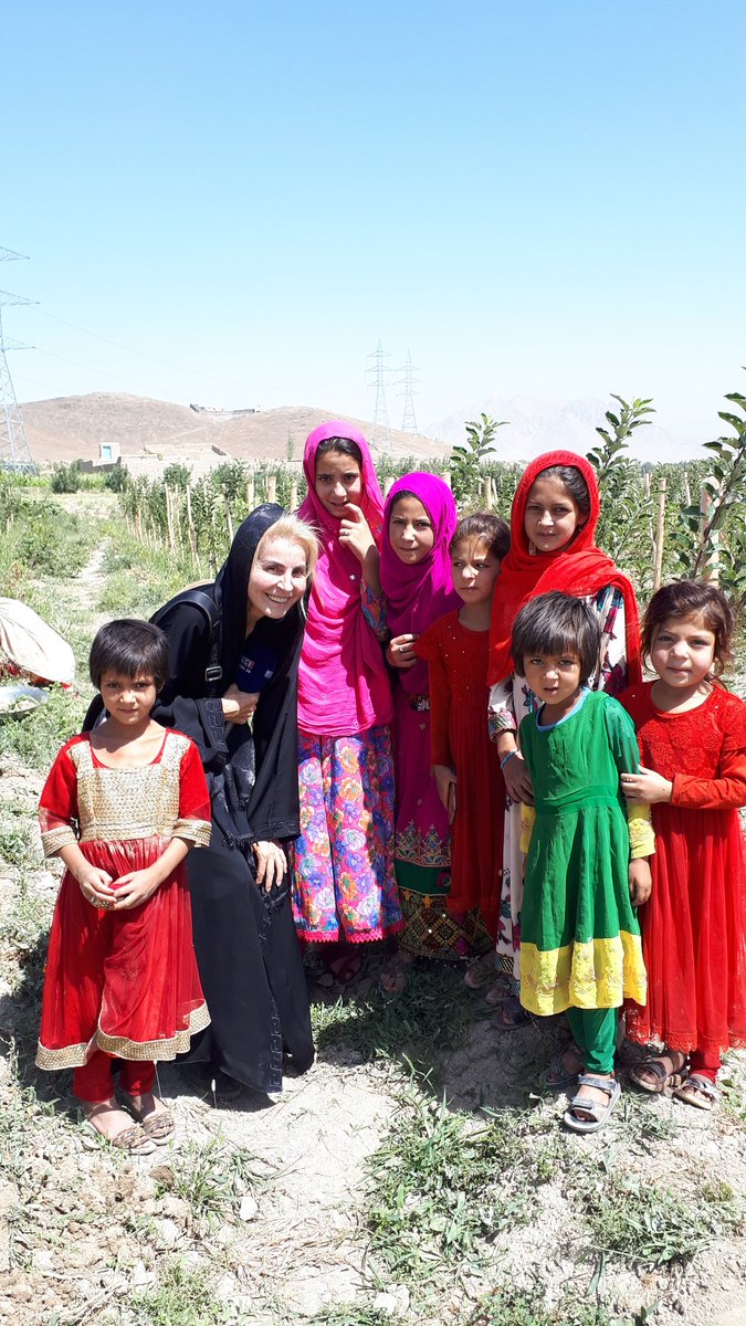 dans mon coeur.. ces petites filles afghanes rencontrées dans un village.elles ne peuvent plus aller à l école: interdit par les talibans.