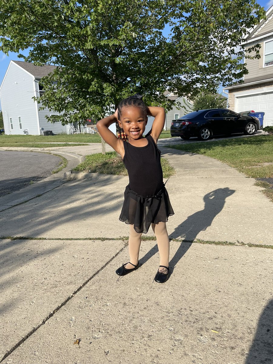 _ohheeeynay's tweet photo. Zolee’s first day of ballet 🥰🥰🥰❤️❤️❤️❤️ my big girl 🥺😭 https://t.co/nd9rmK80ef