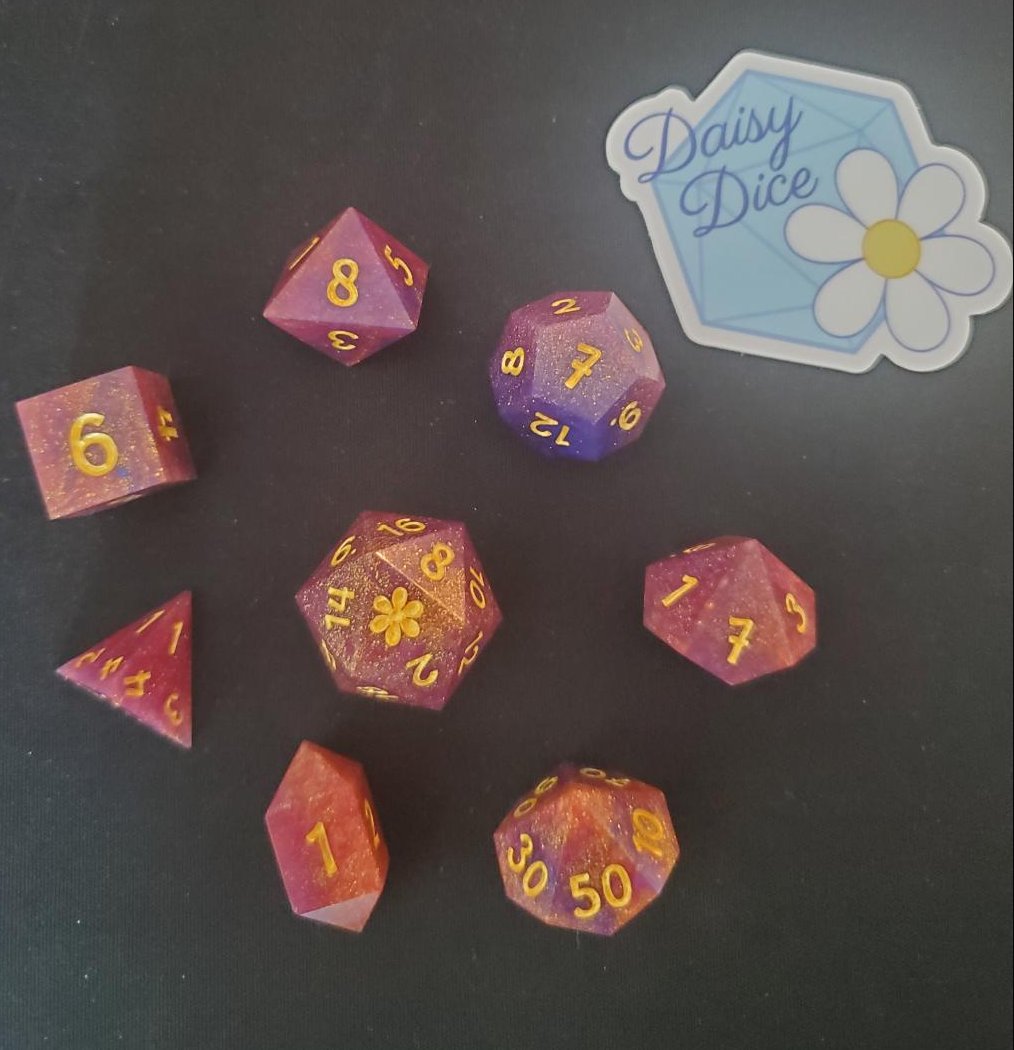 Starflame8848's tweet photo. Look at these dice I got from DaisyDiceJourney on Etsy!!! They're sparkly and gorgeous and the very first roll was a 100 on the d100 so they must be lucky too! https://t.co/ASKmoCWRy6