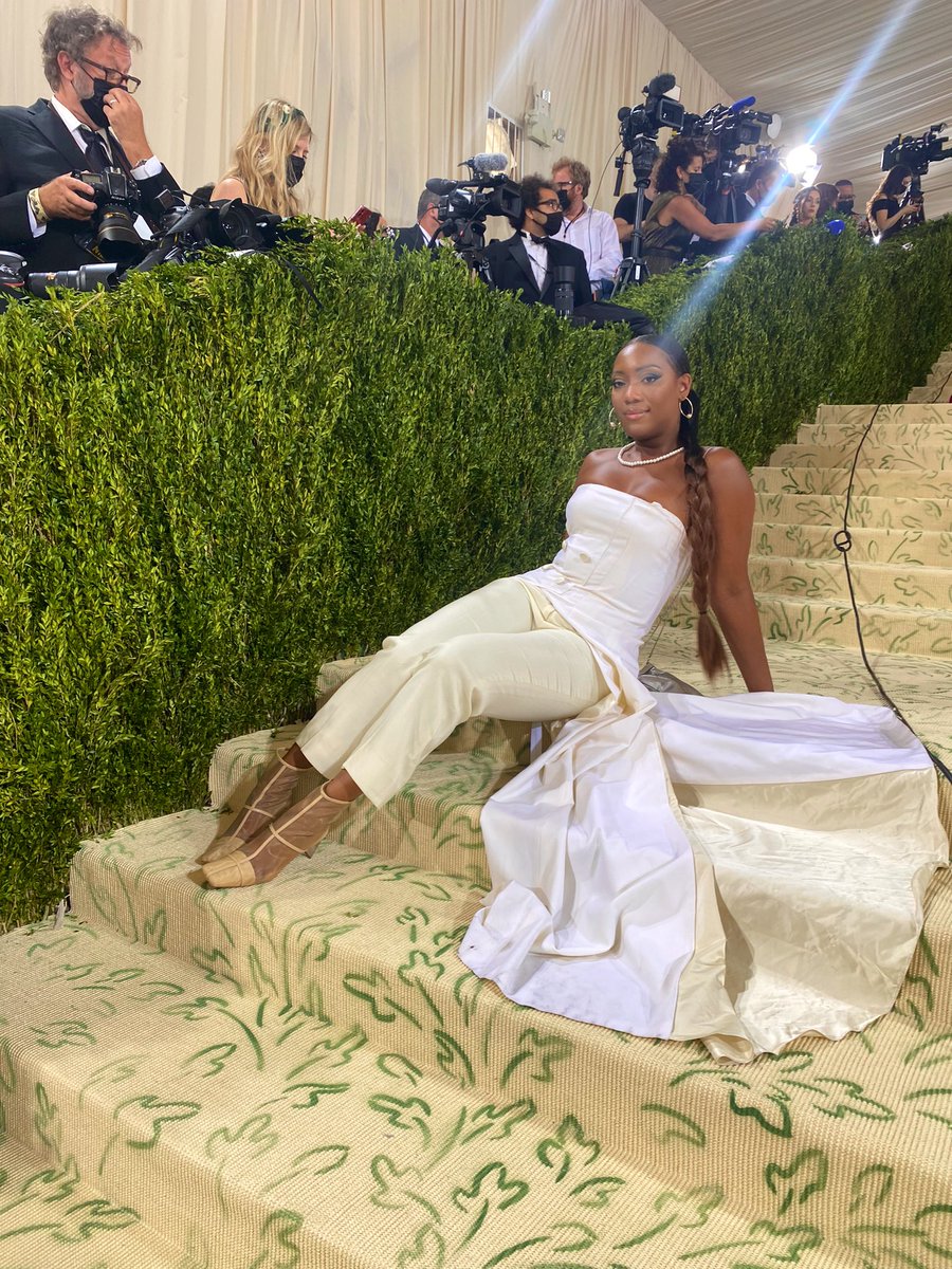 cortniiias's tweet photo. haven’t slept in two days and still on a high from #MetGala Monday. Worth it. https://t.co/j3xKLDoBGu