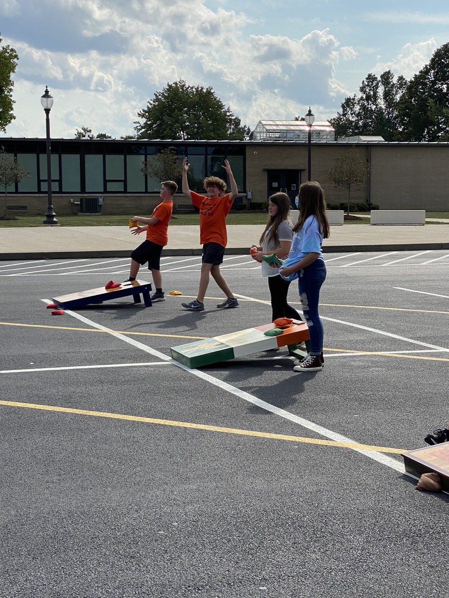 bmmsweb's tweet photo. 5th graders having tailgating fun with their 8th grade WEB Leaders.   Our leaders are amazing!  @BmmsTitans @BereaCSD @bmmsAP_Prok @Hall_Nick @traceebrandt @MPetrus61 @BSchlather  #BeATitan https://t.co/2eymY1NmiX