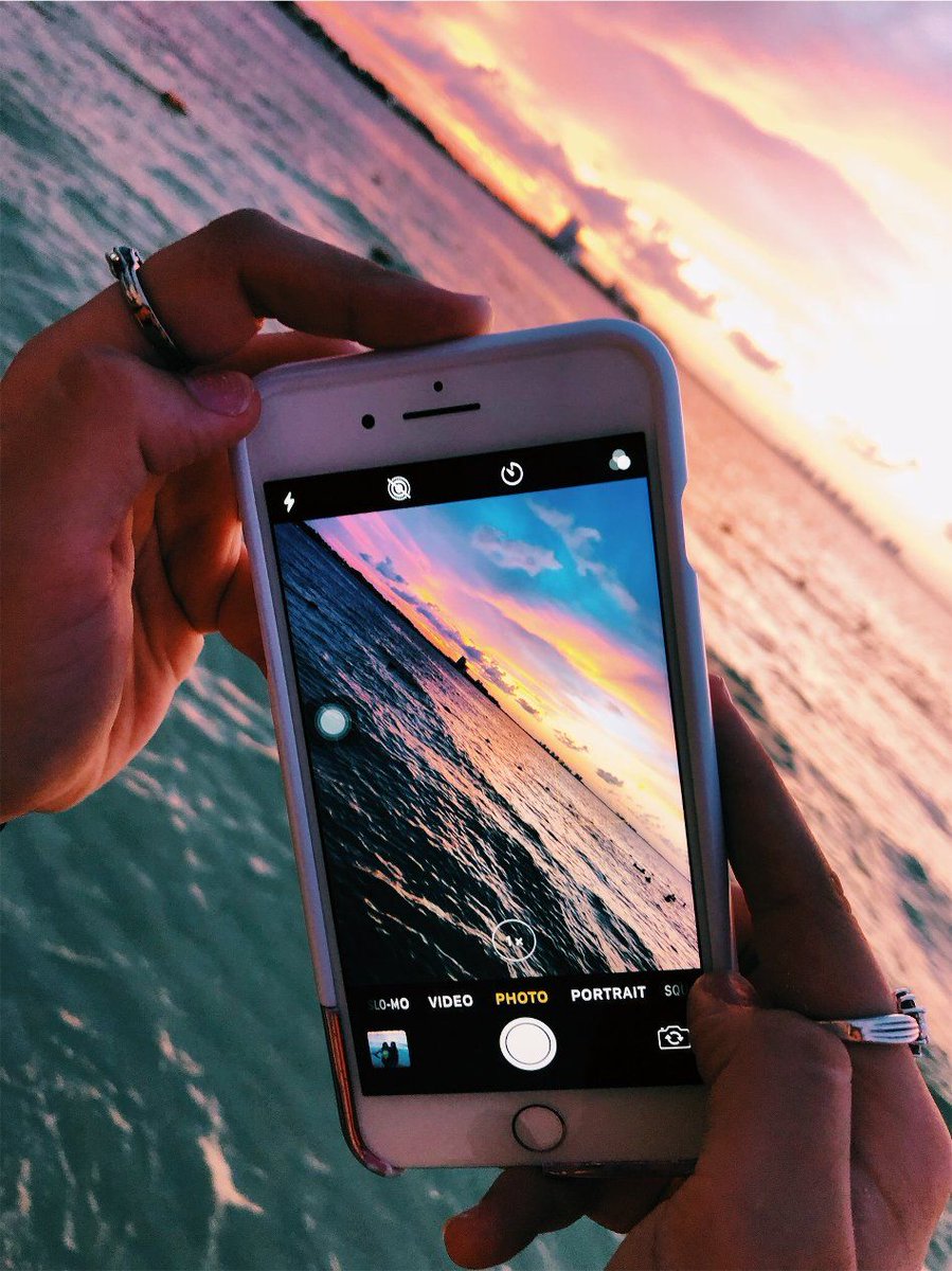 thesemoods's tweet photo. Yo cada vez que veo una puesta de sol https://t.co/g1ZN58uN2H