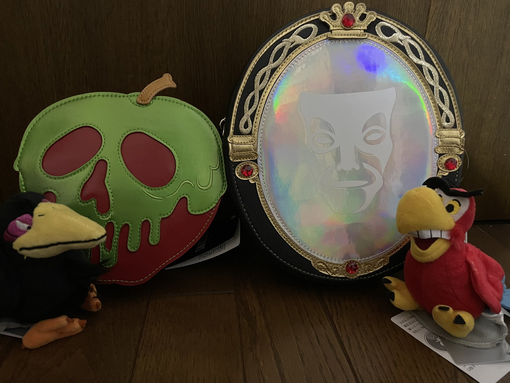 万田礼司 ディズニーストアで買った マレフィセントのカラス ディアブロ こういうマニアックなキャラのグッズは嬉しい あと ハロウィンのカードが可愛かったぞ T Co Fnzoddsejm Twitter