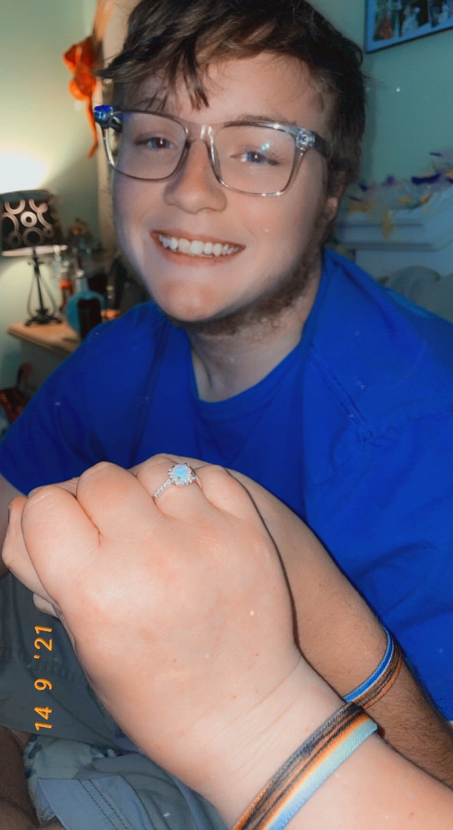 Twxstrr's tweet photo. Gave my girl a promise ring today.. https://t.co/EI81xWyEbT