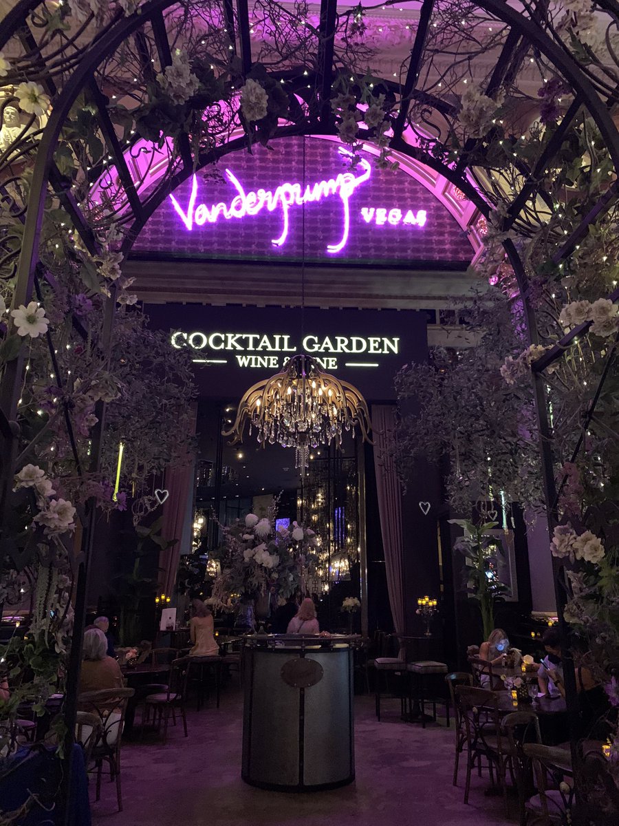 pixie_styx's tweet image. I’m actually here