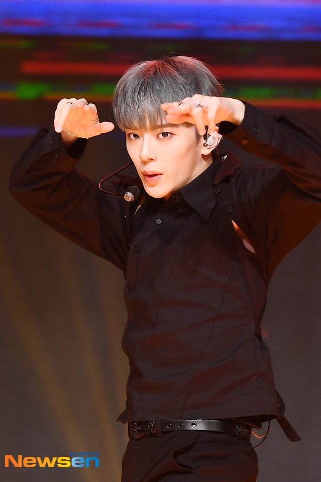 VRVRArticles's tweet photo. [2021.09.07 | #강민]
#KANGMIN Simply CON-TOUR Performance 

🔗 https://t.co/HVRkdPiYoa
🔗 https://t.co/bFUrTHCslC
🔗 https://t.co/aJ7I4oUU0Q
🔗 https://t.co/bOsivcWUzV https://t.co/4G5Lqd76E3